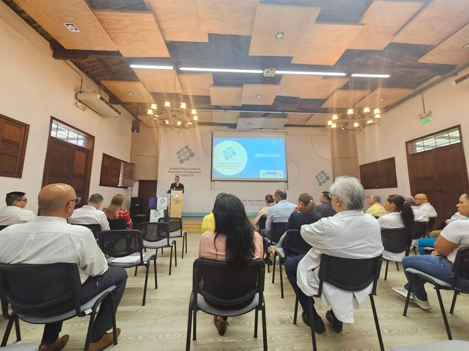 Visita de renovación de un nuevo ciclo de acreditación en salud