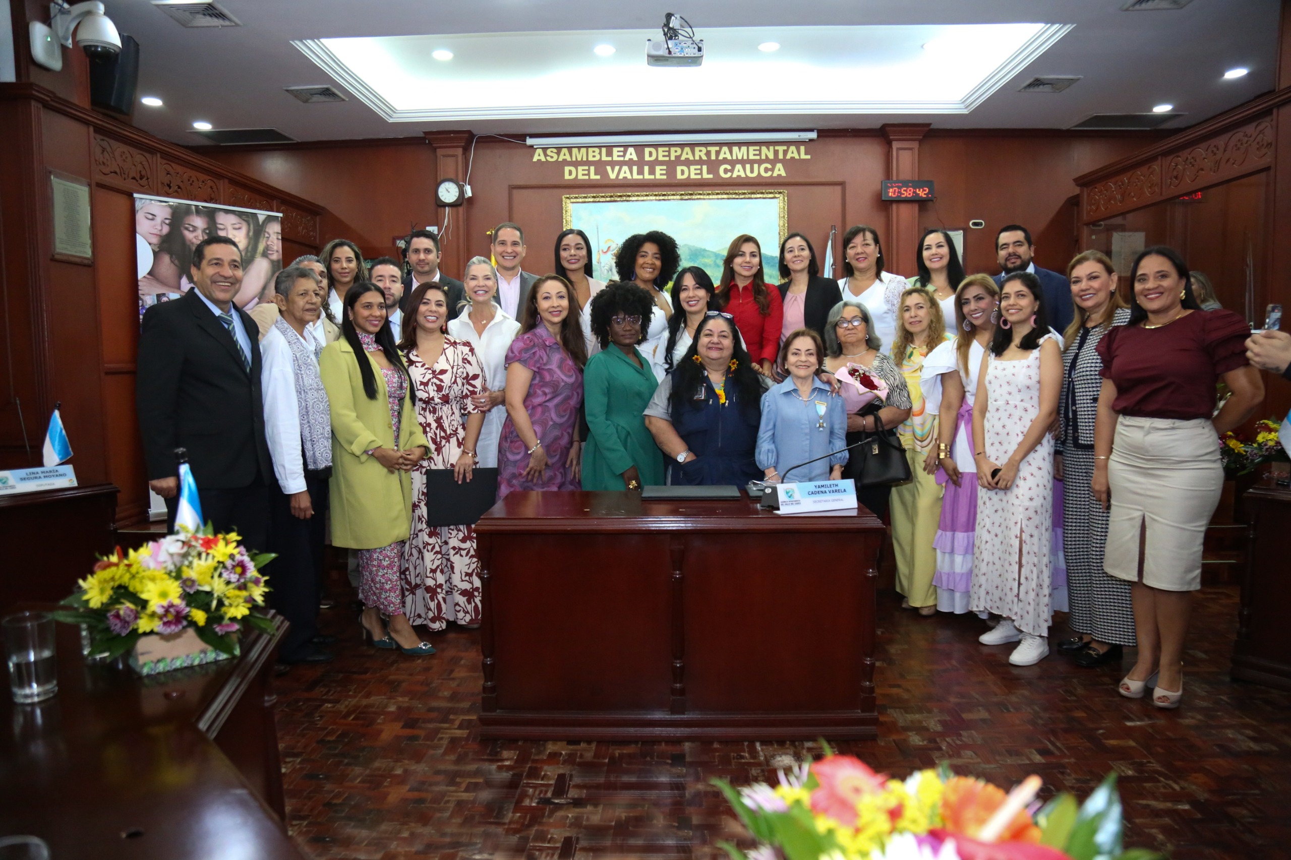 “Mujeres que ayudan Mujeres” La Asamblea Departamental del Valle, reconoce la labor de lideresas en la promoción de igualdad de género y derechos de la mujer